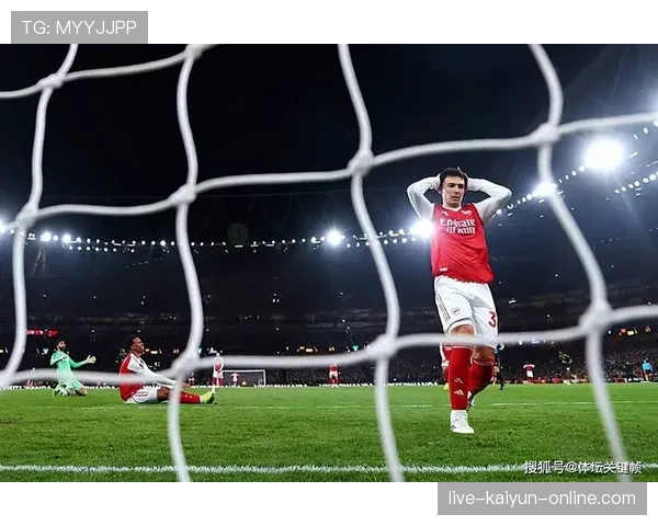 曼联近期防线失误频现，对球队联赛表现造成影响，引发多方争议