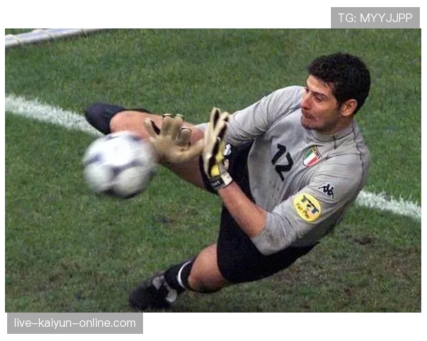 点球时门将提前离线，为何有时不判重罚？