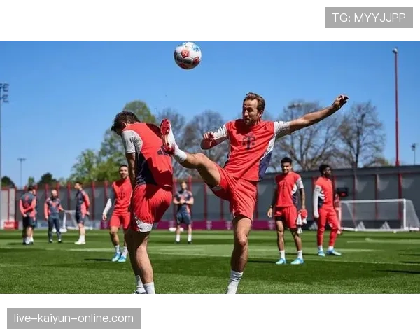 拜仁慕尼黑关键战表现波动，球队问题显现并对赛季争冠形势产生影响